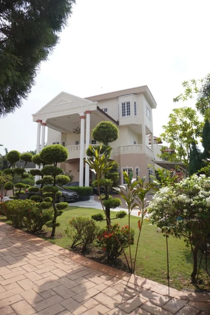 Luxury 3-Storey Bungalow with Private Pool @ Country Heights Kajang