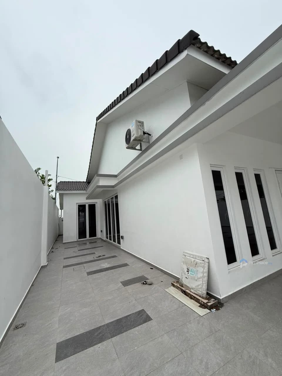 Renovated Single Storey Semi-D, Tun Aminah, Freehold