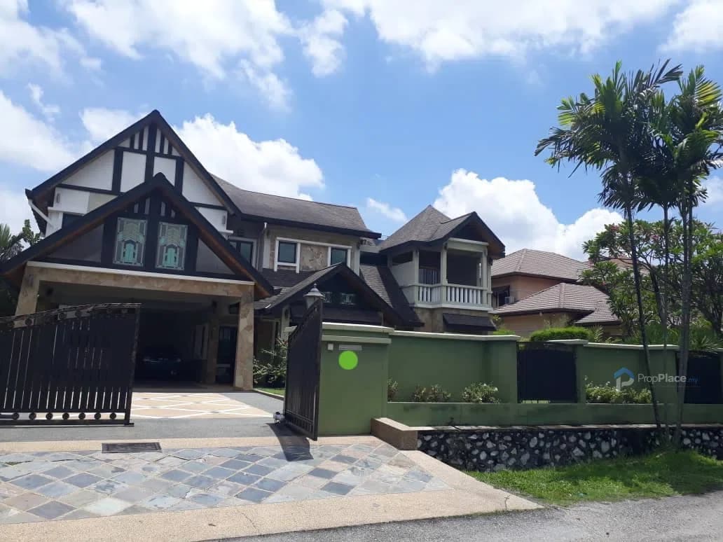 Gorgeous Two Storey Bungalow at Usj 17 with Gated and Guarded