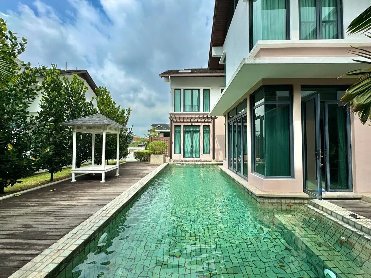 Freehold Bungalow with basement @ Bukit Jelutong